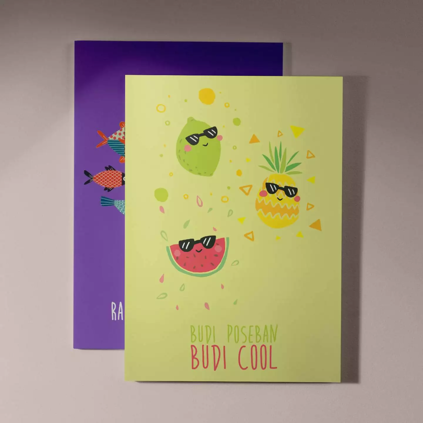 Posebne bilježnice - naslovnice Dvije posebne bilježnice na stolu